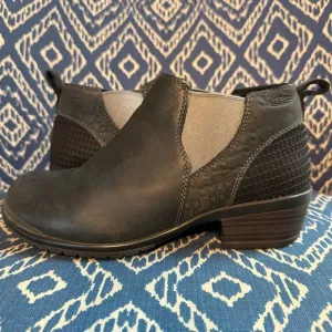 KEEN Morrison Chelsea Stacked Heel Ankle Boots, Black/Charcoal, Size 8