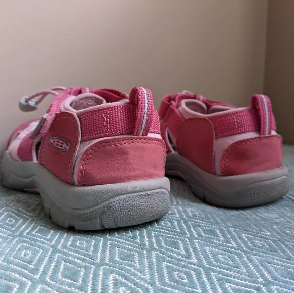Keen Newport H2 Youth Sandals in Pink &amp; Rose