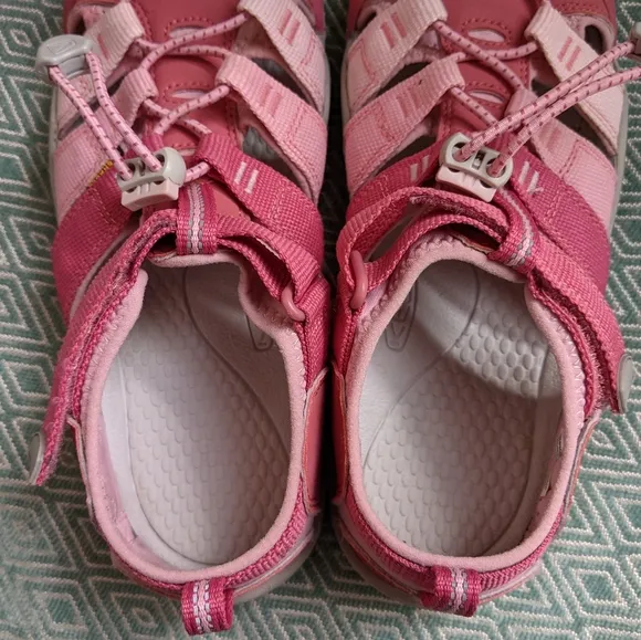 Keen Newport H2 Youth Sandals in Pink &amp; Rose