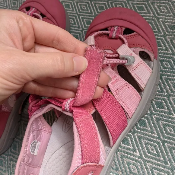 Keen Newport H2 Youth Sandals in Pink &amp; Rose