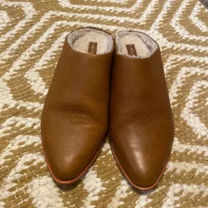 Kelsi Dagger pointy toe flats