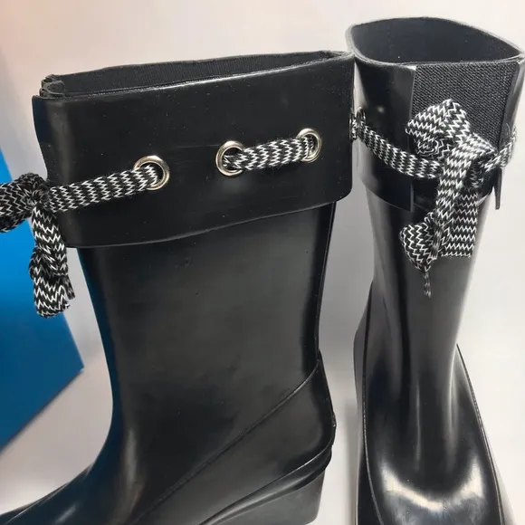 Khombu Lacey Black Rubber Wedge Heel Rain Boots Size 9 NIB