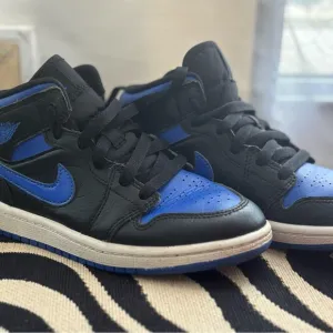 Kids Black and Blue Sneakers 1Y