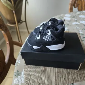 Kids Black and White Sneakers ,Brand New In Box ,wrong Size Order.