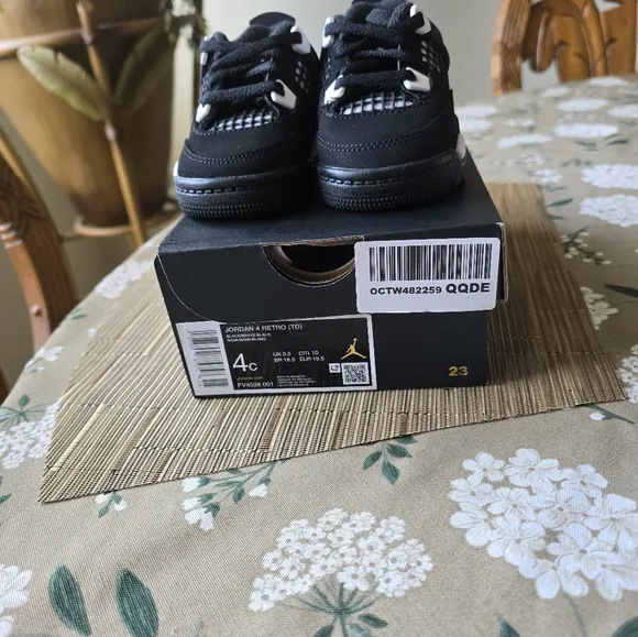Kids Black and White Sneakers ,Brand New In Box ,wrong Size Order.