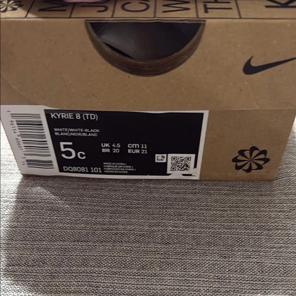 Kids Kyrie 8 Sneakers