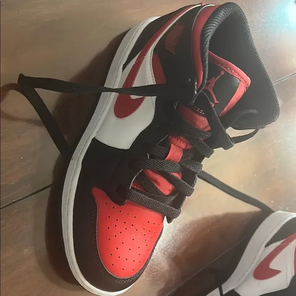 Kids Nike 1s (Red and Black) Sneakers, size 3.5
