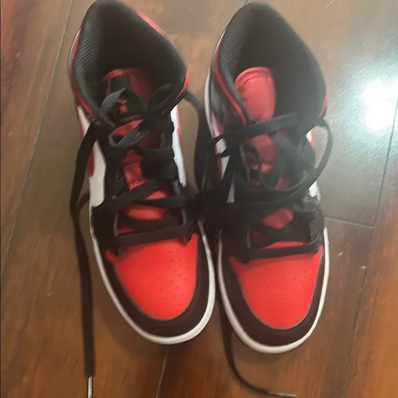 Kids Nike 1s (Red and Black) Sneakers, size 3.5