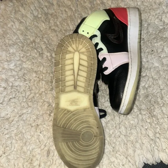 Kids Size 6Y Jordan Black and Pink Sneakers.