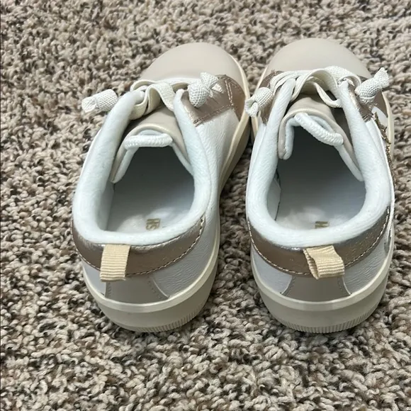 Kids White and Gold Star Sneakers - NWOT
