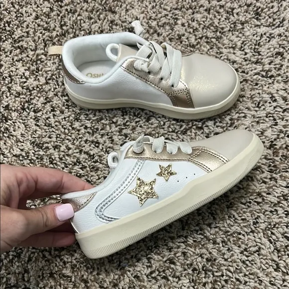 Kids White and Gold Star Sneakers - NWOT