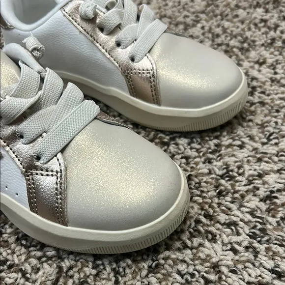 Kids White and Gold Star Sneakers - NWOT