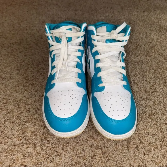 Kids/Mens size 7 Air Jordan Mid (worn once)