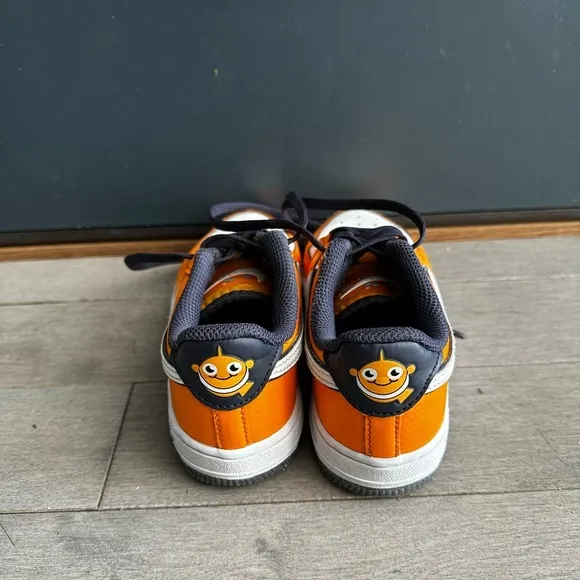 KidsNike Air Force 1 Low SE ‘Clownfish’ Orange Blue White FJ4657-800 Toddler 13c