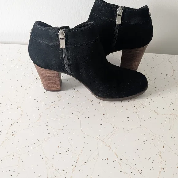 Koolaburra By UGG Amalea Black Ankle Bootie Suede Stacked Heel Zip Asymmetrical