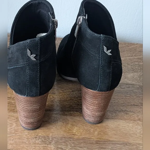 Koolaburra By UGG Amalea Black Ankle Bootie Suede Stacked Heel Zip Asymmetrical