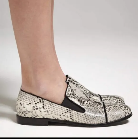 LA VICTOIRE LYNN SNAKESKIN LOAFERS GENUINE LEATHER TAUPE ROUND TOE SZ 8
