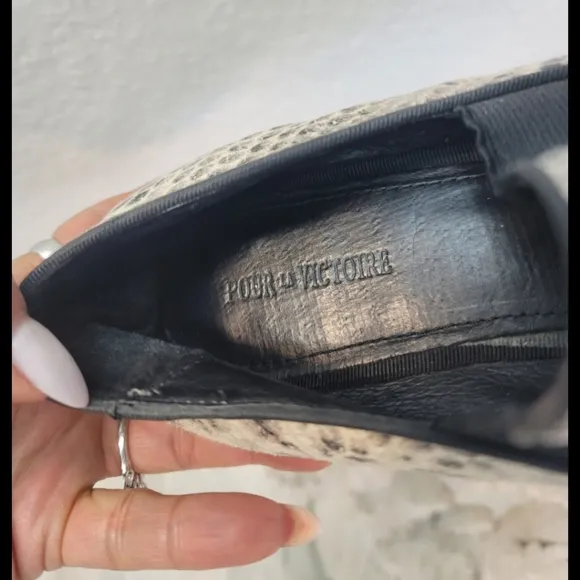 LA VICTOIRE LYNN SNAKESKIN LOAFERS GENUINE LEATHER TAUPE ROUND TOE SZ 8