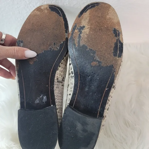 LA VICTOIRE LYNN SNAKESKIN LOAFERS GENUINE LEATHER TAUPE ROUND TOE SZ 8