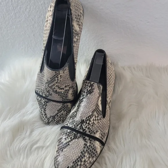 LA VICTOIRE LYNN SNAKESKIN LOAFERS GENUINE LEATHER TAUPE ROUND TOE SZ 8