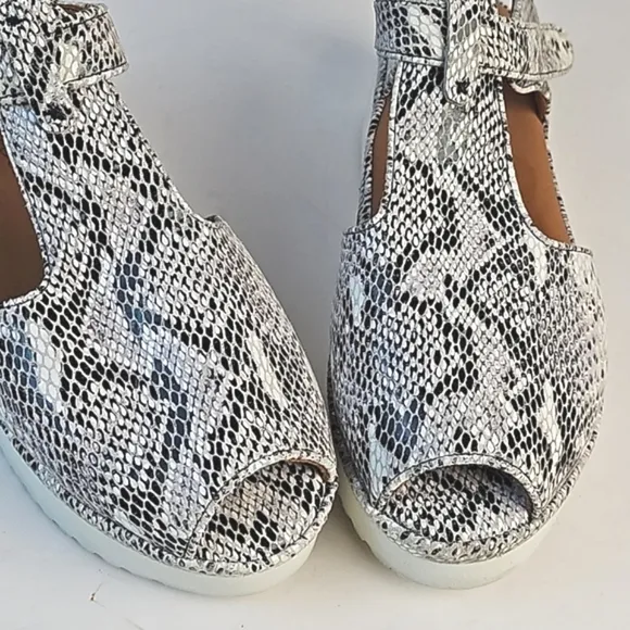 L'Amour Des Pieds Almika Leather Snakeskin Peep Toe Platform Peep Toe Sandal