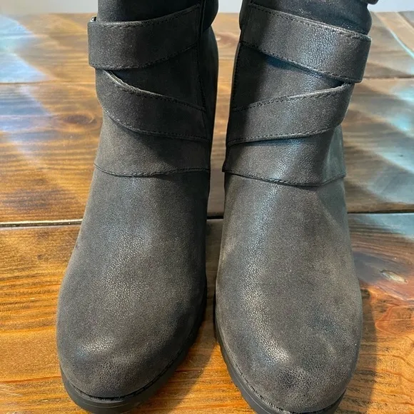 LEVITY | NOTICE Charcoal-Black Mid-Calf Boots. Sz. 8. NWT