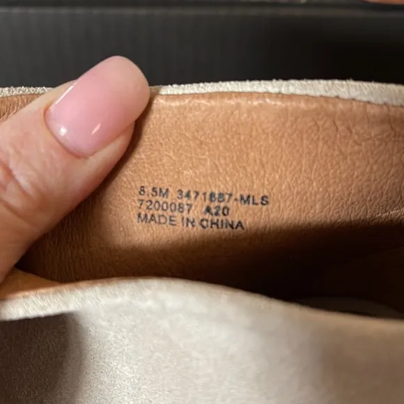 LIKE NEW Frye Tash Cut Out Booties in Milkshake
