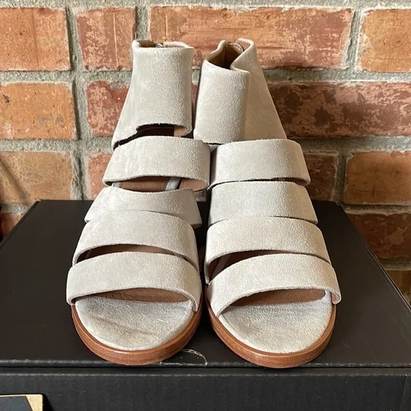 LIKE NEW Frye Tash Cut Out Booties in Milkshake