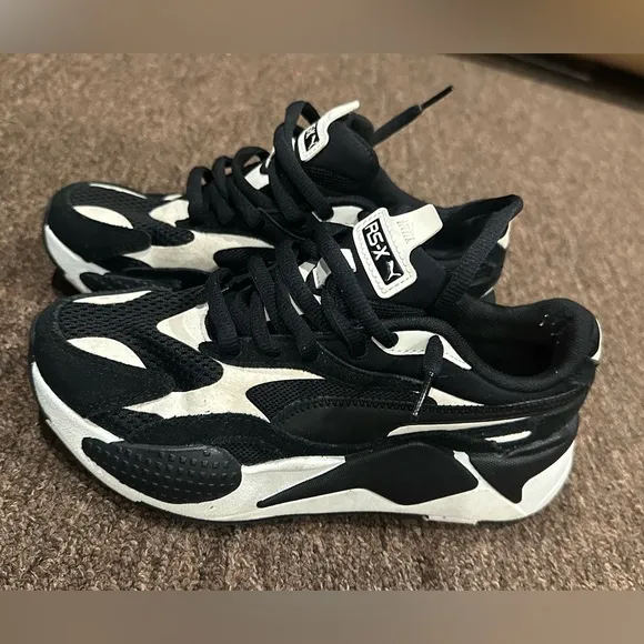 Like NEW! Puma Kids Black White Sneakers Sz 5C RSX Puma