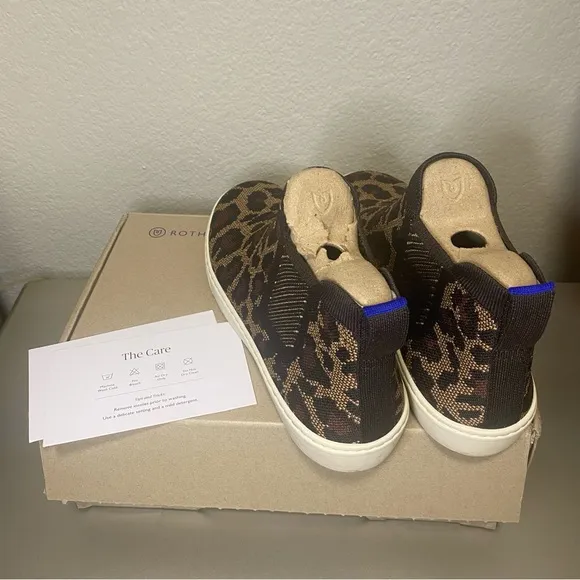 Like New Rothy's Wildcat Chelsea Boot Sneakers - Size 8.5
