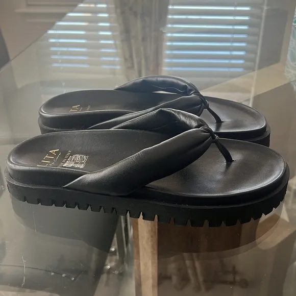 LITA by Ciara (Made in Italy) Lug Sole Thong Sandals, Black Size 42 EXCELLENT!