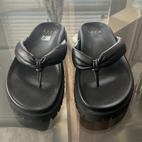 LITA by Ciara (Made in Italy) Lug Sole Thong Sandals, Black Size 42 EXCELLENT!