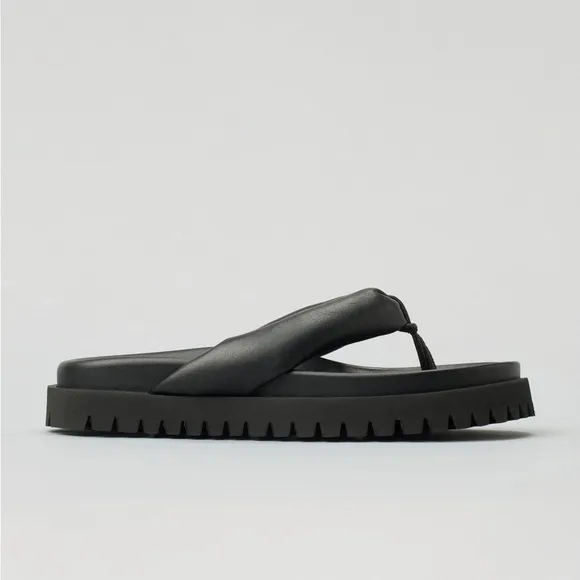 LITA by Ciara (Made in Italy) Lug Sole Thong Sandals, Black Size 42 EXCELLENT!