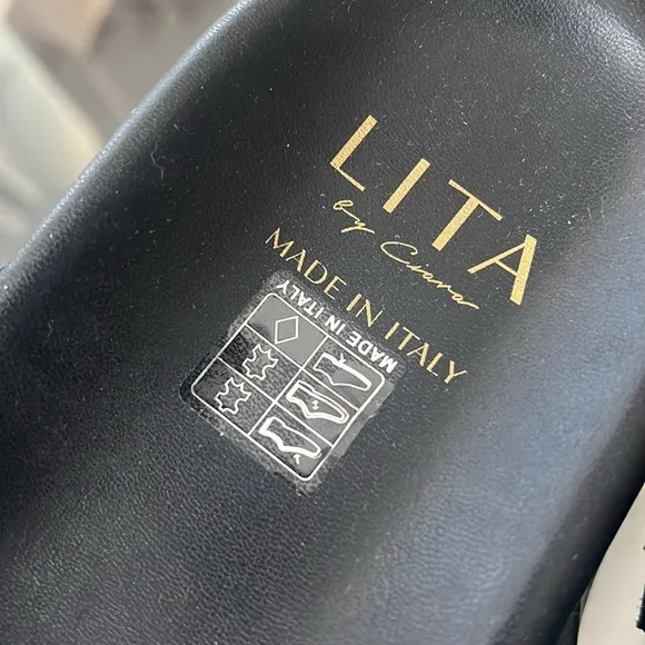 LITA by Ciara (Made in Italy) Lug Sole Thong Sandals, Black Size 42 EXCELLENT!