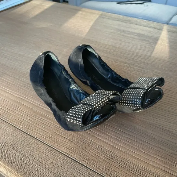 Louis Vuitton Stud bow suede flats