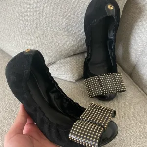 Louis Vuitton Stud bow suede flats