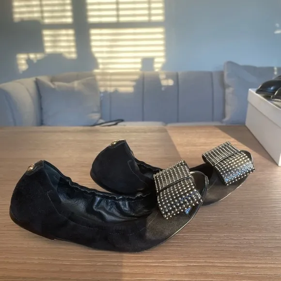 Louis Vuitton Stud bow suede flats
