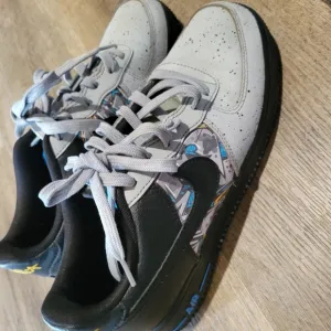 Mans Nike Air Force Black and Gray Sneakers