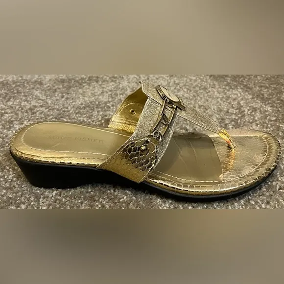 Marc Fisher Amina Metallic Gold Thong size 9M