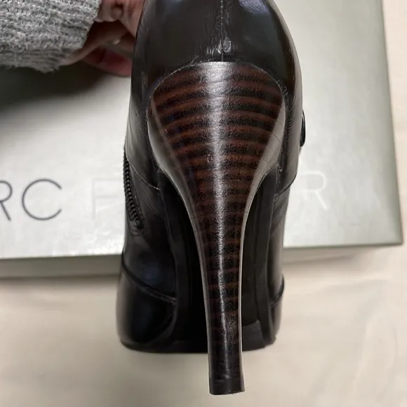 Marc Fisher dark brown heeled boots (like new)*