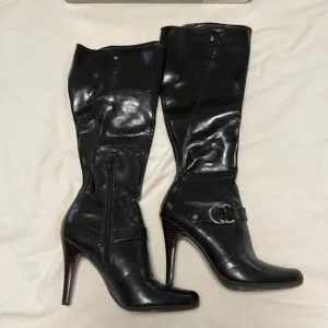 Marc Fisher dark brown heeled boots (like new)*