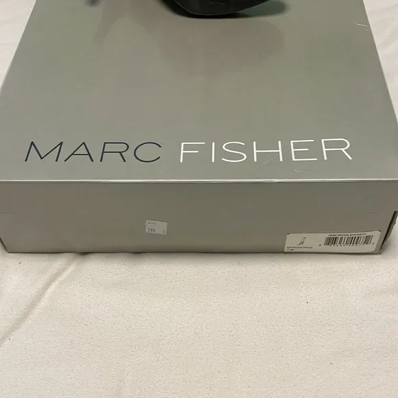 Marc Fisher dark brown heeled boots (like new)*