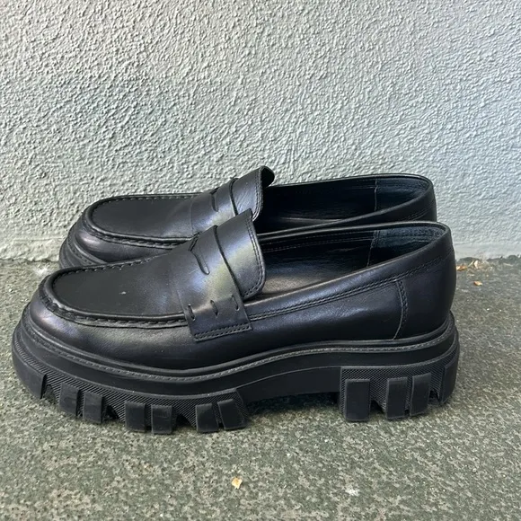 Marc Fisher Lug Sole Loafers Chunky Sole Preppy Officecore Sz 9