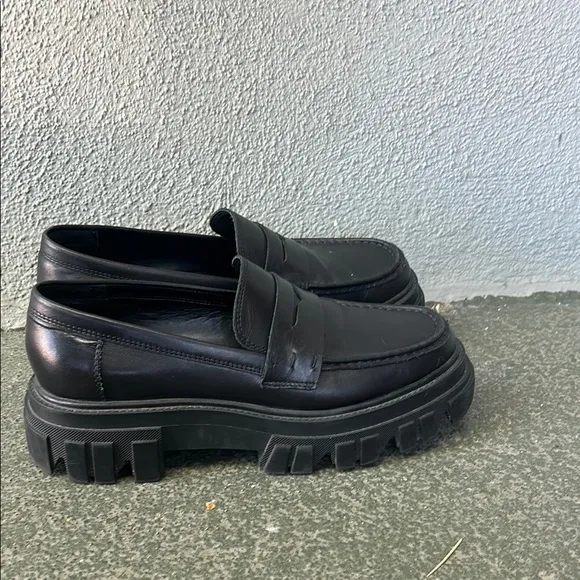 Marc Fisher Lug Sole Loafers Chunky Sole Preppy Officecore Sz 9
