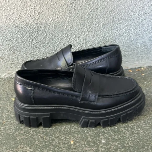 Marc Fisher Lug Sole Loafers Chunky Sole Preppy Officecore Sz 9