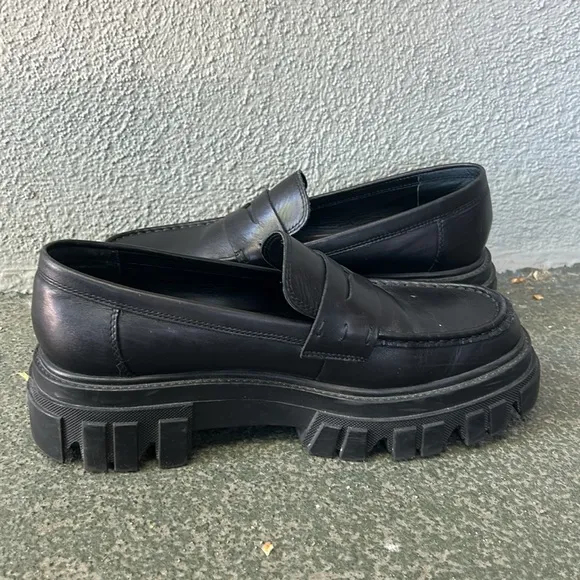 Marc Fisher Lug Sole Loafers Chunky Sole Preppy Officecore Sz 9