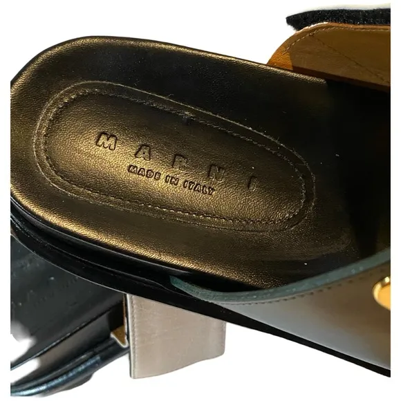 Marni “Fussbett” leather sandal. EUC