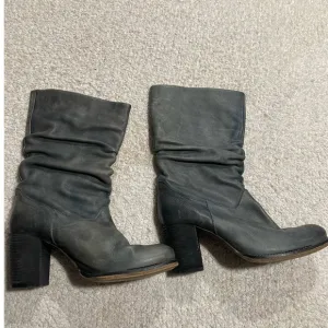 Matisse Women's Size 9 M Tell It Slouch Leather Boots Gray Blue Made in Spain