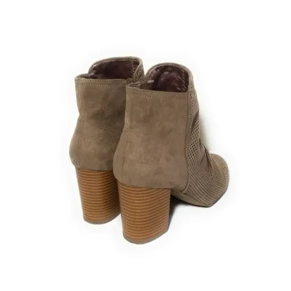 Maurices Crystal Scrunch Ankle Booties in Taupe Stacked Heel Womens Size 8.5