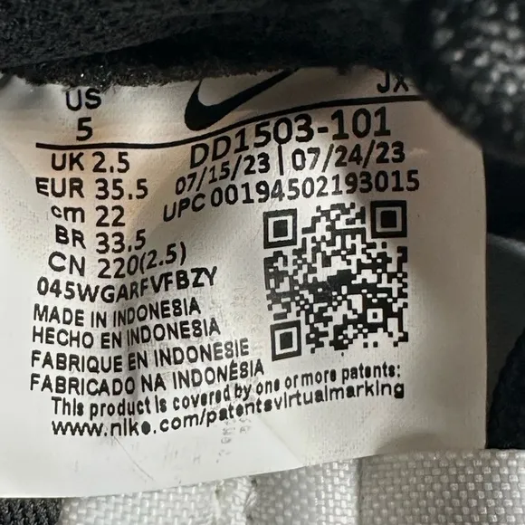 Men's Black and White Sneakers